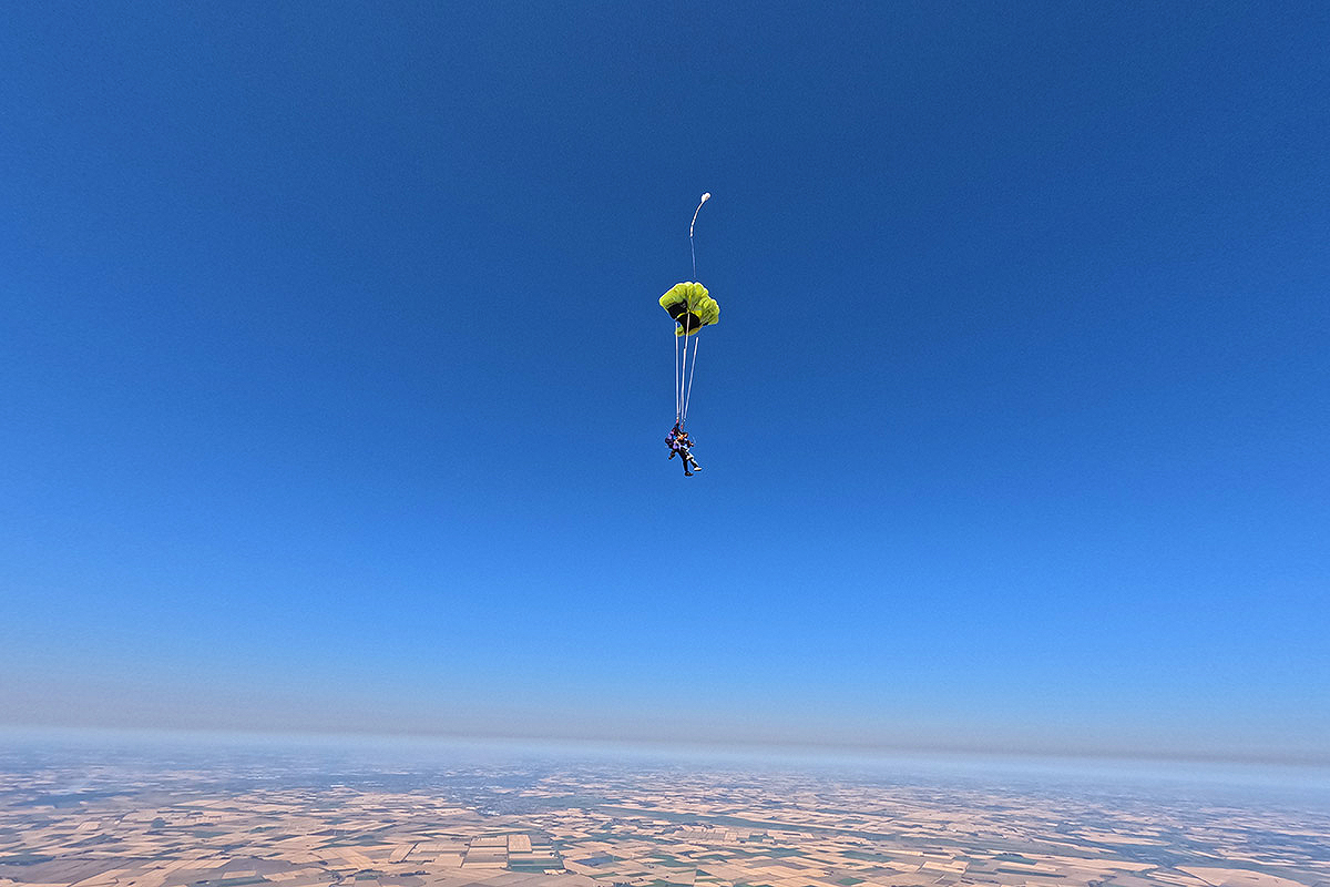 Group Skydive Experience UK: The Ultimate Guide to Jumping Together in 2026