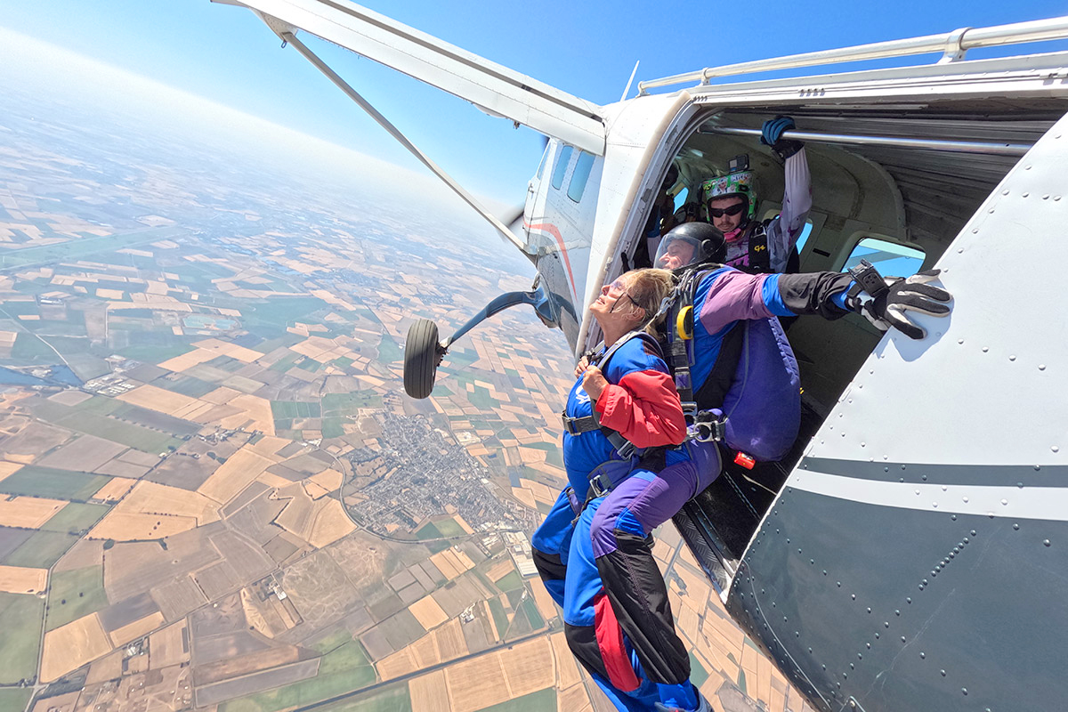 Handicam vs Outside Camera: Which Skydive Video Package is Best?