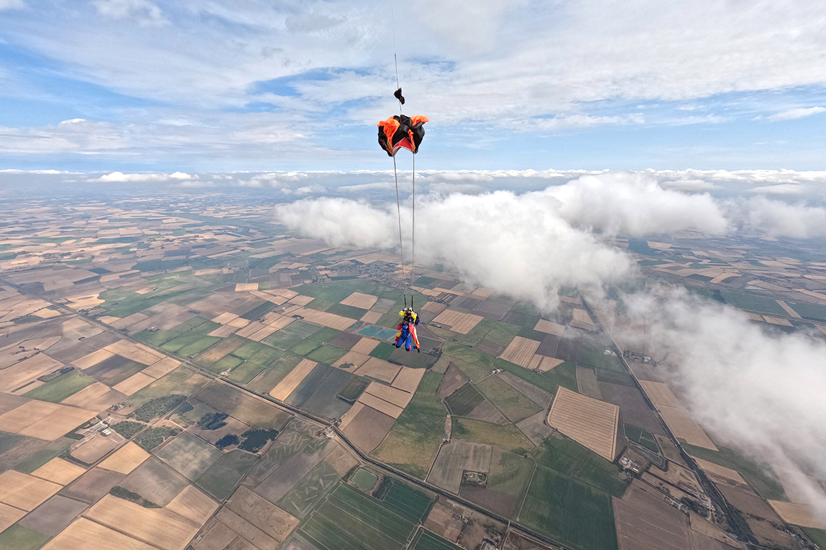 Skydiving London: The Ultimate Guide to Your First Jump in 2026