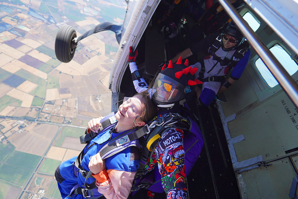 How to Land a Parachute Safely: A Beginner’s Guide