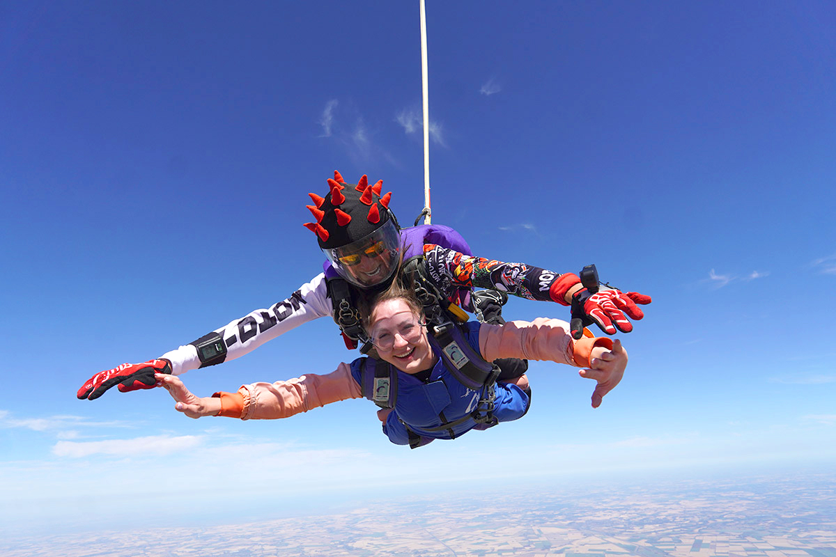 Skydiving Gift Experience UK: The Ultimate 2026 Guide to Gifting Adrenaline